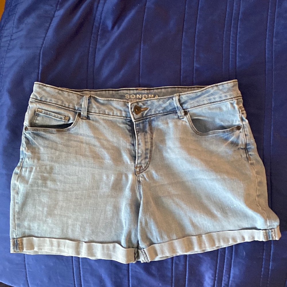 Sonoma Lifestyle Blue Jean Shorts - Size 10; stretchable jean fabric
